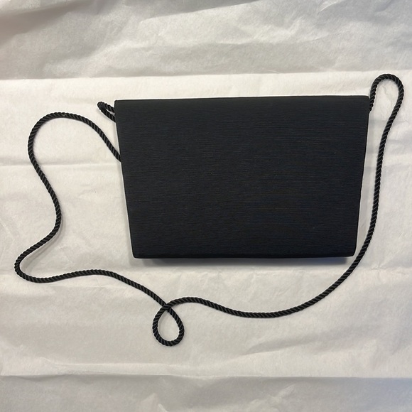 Whiting & Davis Black Crossbody Bag - Picture 7 of 7